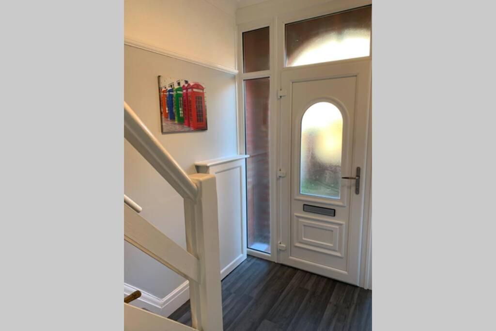 Modern Fully Refurbished 3 Bedroom Home Blackpool Exterior photo