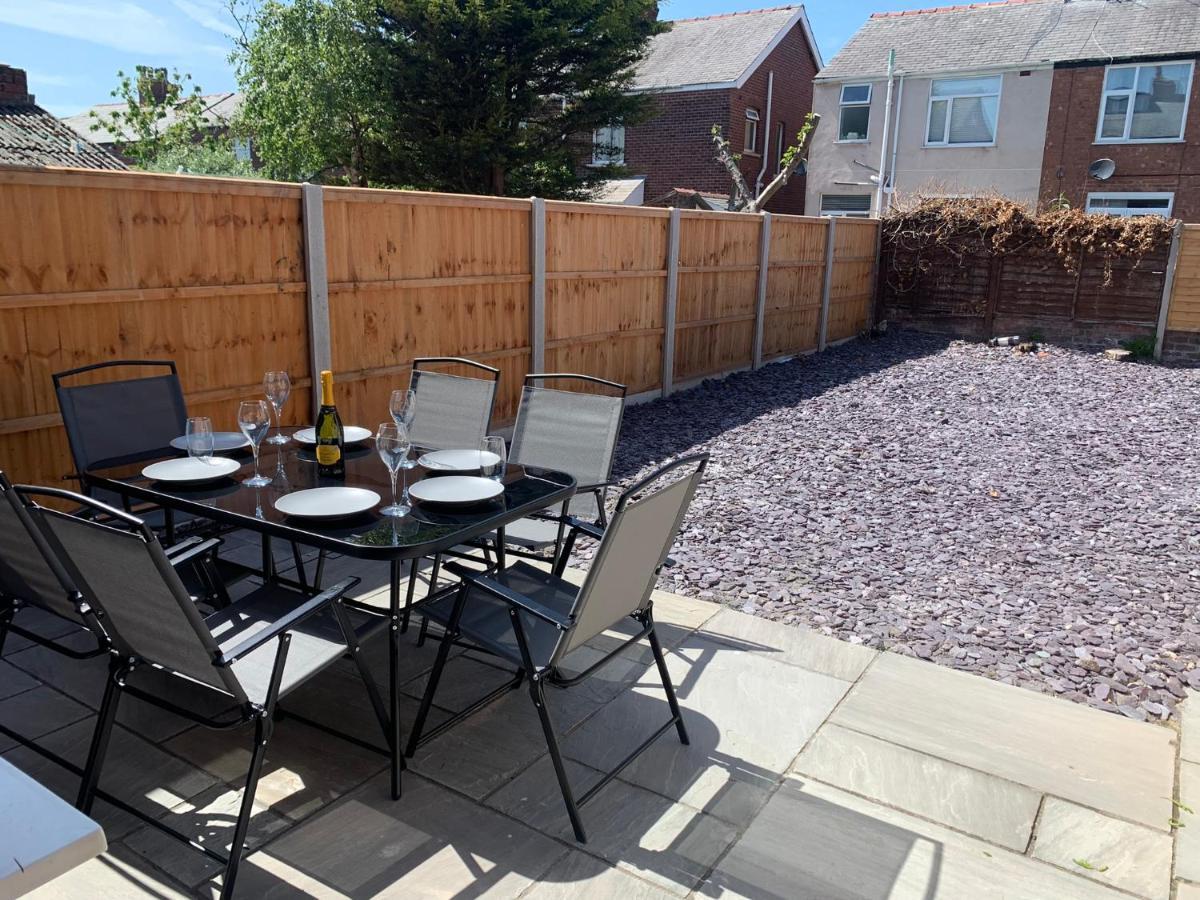 Modern Fully Refurbished 3 Bedroom Home Blackpool Exterior photo